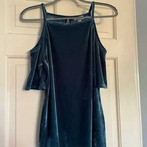 Cold shoulder blueish/green velvet top